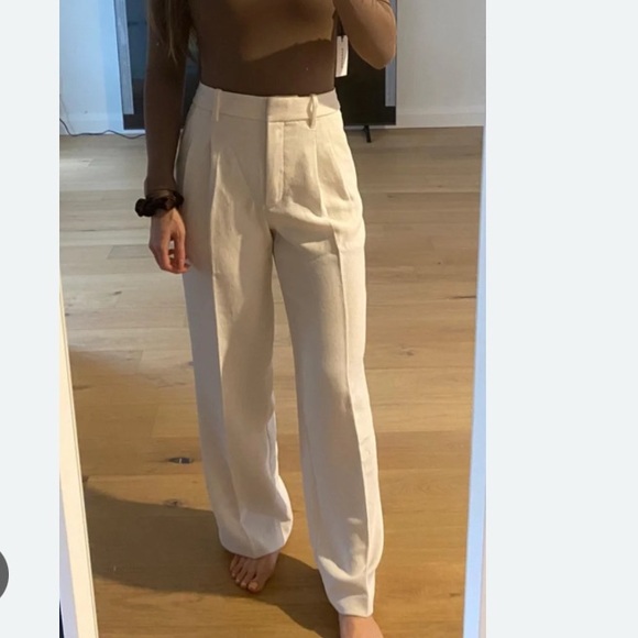 Aritzia Pants - Aritzia⭐️Effortless Pants❤️NEW!